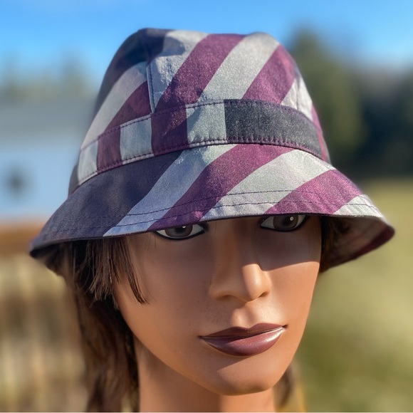 BURBERRY Purple/Grey Check Lined Bucket Hat☔️🖤EUC/FLAWLESS🔥21” circ./Small💜 - Picture 13 of 13
